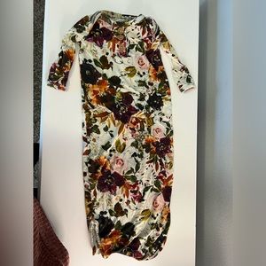 Baby Gown! Only worn a handful of times. Very stretchy and soft.